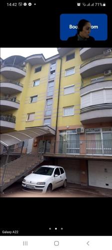 Bangunan di mana terletaknya apartmen