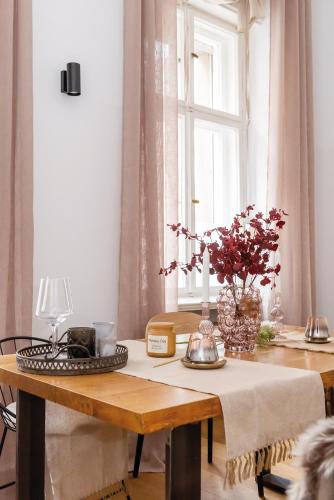 90sqm 2BR Biz LOFT - 5min Central Station photo 15