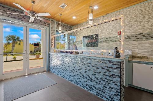 a bar in a room with a tile wall at franklin inn in Carrabelle