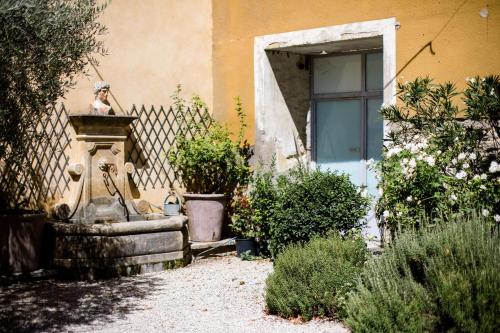 Photo de la galerie de l'établissement Domaine de Blanche Fleur, à Châteauneuf-de-Gadagne