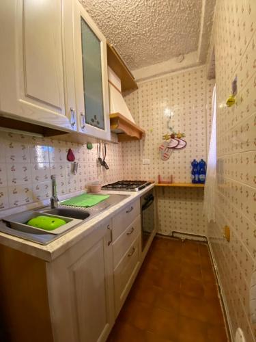 A kitchen or kitchenette at Bellavista 5 Confini