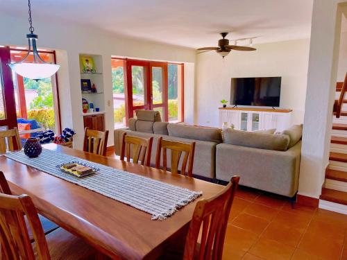 a living room with a table and a couch at Bahia Pez Vela Resort in Ocotal