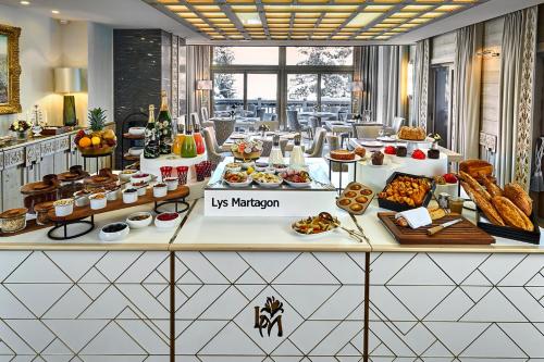 Еда / где поесть недалеко от отеля