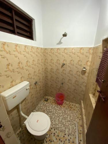 Vonios kambarys apgyvendinimo įstaigoje Alappattu meadows