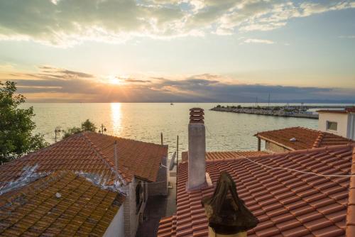 a view of the ocean from the roof of a house at ANGELS HOUSE in Skala Kallirakhis