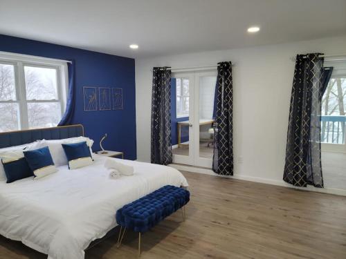 Spacious 4 Bedroom with Beautiful Master Suite – Photos 2