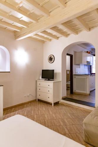 Lovely portion of property few steps from Basilica Santa Croce
