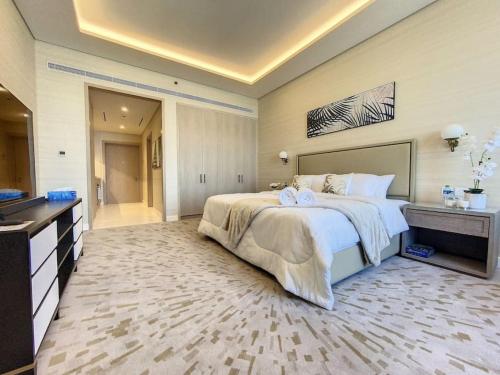 Postel nebo postele na pokoji v ubytování Key View - The Palm Tower, Palm Jumeirah
