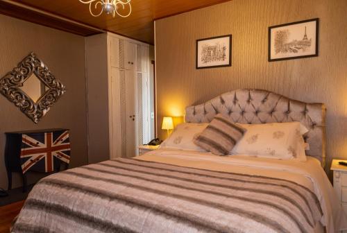 a bedroom with a large bed in a room at Casablanca Hotel Boutique in Campos do Jordão