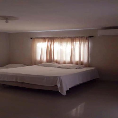 Säng eller sängar i ett rum på Apatamento en Boca Chica