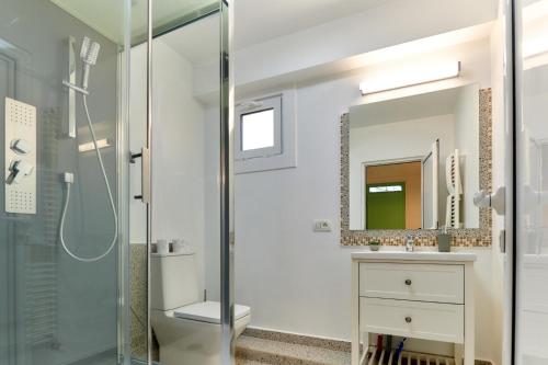 a bathroom with a shower and a sink at Pensiune Arada in Arad