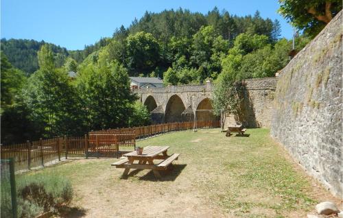 Beautiful caravan in Trves with 3 Bedrooms