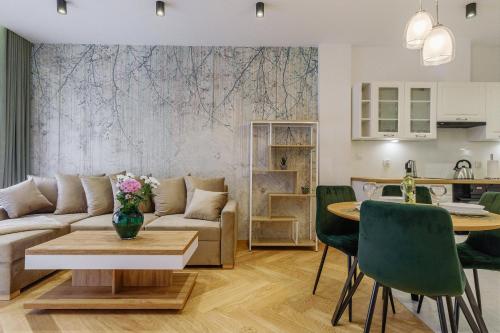 Kuchyň nebo kuchyňský kout v ubytování KORNWALIA - stylowy apartament o wysokim standardzie z KLIMATYZACJĄ w centrum Nowego Targu, z prywatnym oraz zadaszonym parkingiem