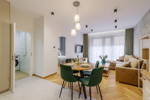 Posezení v ubytování KORNWALIA - stylowy apartament o wysokim standardzie z KLIMATYZACJĄ w centrum Nowego Targu, z prywatnym oraz zadaszonym parkingiem