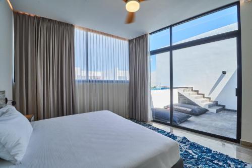 Кровать или кровати в номере Incredible Luxury Tulum Penthouse with Large Private Pool in Aldea Zama