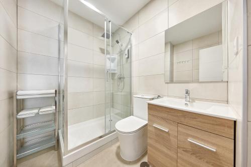Koupelna v ubytování Sonrisa Deluxe Apartments, Levante