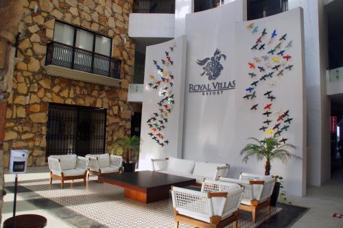 Ruang duduk di Royal Villas Resort