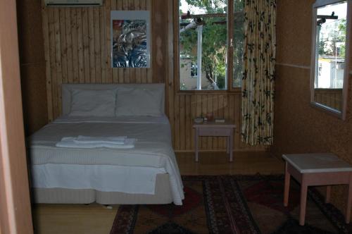 內姆魯特科馬吉酒店房間的床