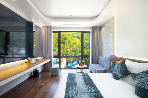 a bedroom with a bed and a large window at Glenda Tower Moc Chau Hotel in Mộc Châu