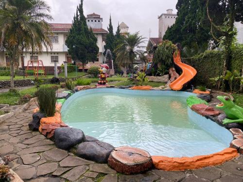 Bazén v ubytování Hotel Puspa Sari nebo v jeho okolí
