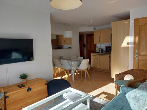 Zdjęcie z galerii obiektu Appartement cosy 3 pièces, balcon, ski aux pieds, Arc 1800, Le Chantel - FR-1-411-866 w mieście Bourg-Saint-Maurice