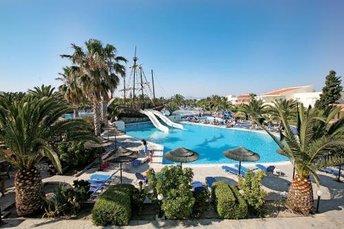 Výhled na bazén z ubytování Kipriotis Village Resort nebo okolí