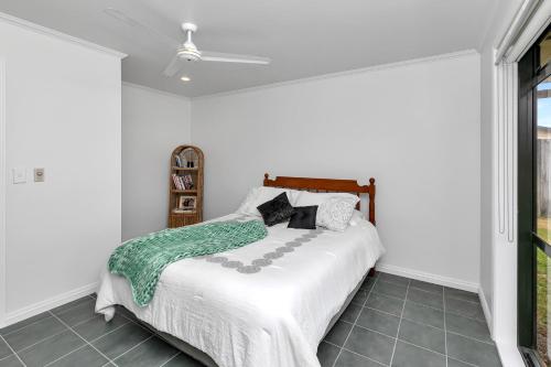 a bedroom with a bed and a ceiling fan at Virtue Haven - Whatuwhiwhi Holiday Home in Tokerau Beach