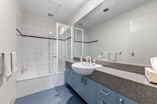 Vonios kambarys apgyvendinimo įstaigoje Exclusive Stays - Southgate 28