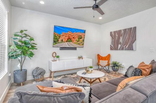 a living room with a couch and a table at Southern Retreat, Priv Patio with Hot Tub, Zions. in Washington