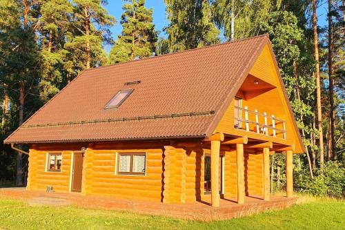 a small log cabin with a brown roof at Rahu ja vaikus in Kivilõppe