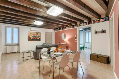 a living room with a table and chairs at Iseo Portelle Holiday with private parking in Iseo