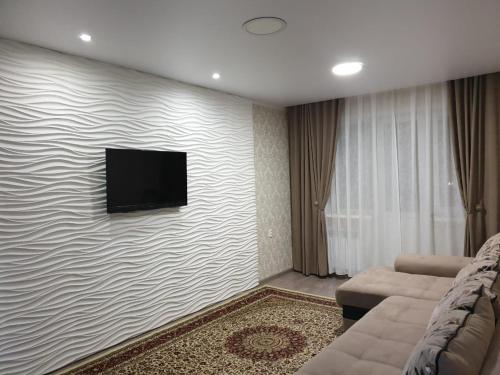 TV a/nebo společenská místnost v ubytování Apartment on Metallurgov 32