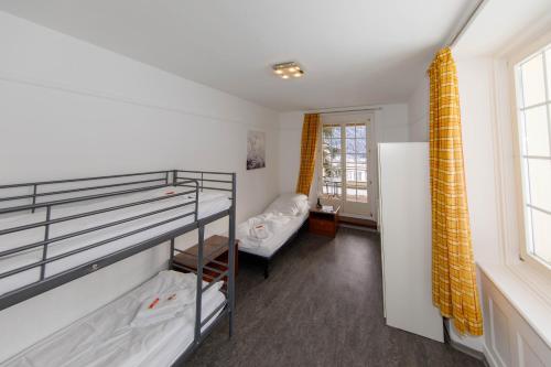 Postel nebo postele na pokoji v ubytování Zentrum Haus Davos