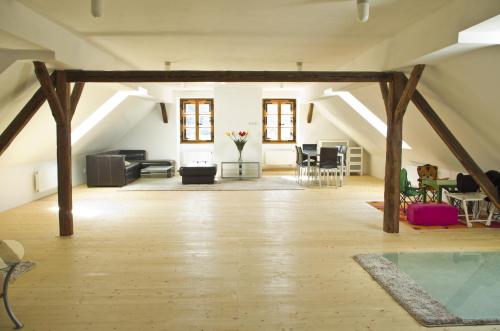 a large living room with wooden floors and ceilings at Apartmány Agroklubu na Radosti in Komorovice