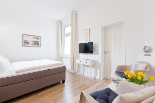 TV a/nebo společenská místnost v ubytování Haus Menno Janssen - Doppelzimmer