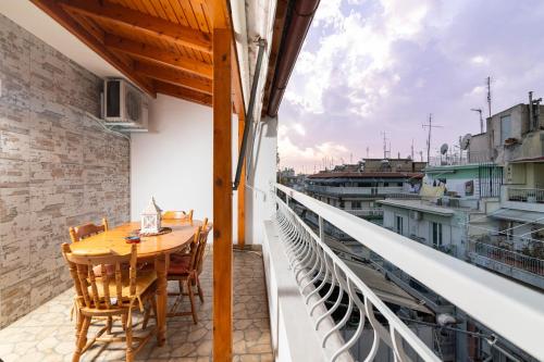 F & B Collection - 2BR Fast Wi-Fi Penthouse