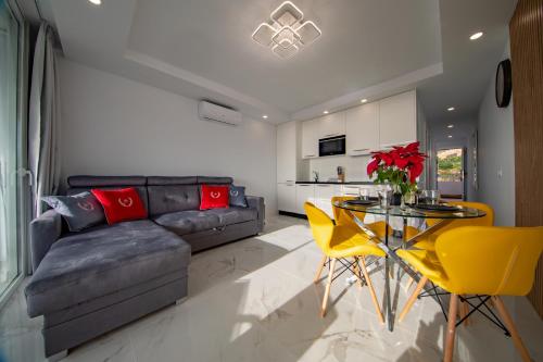 Ponderosa 615, Las Americas, one bedroom apartment with large terrace and ocean view, next to Siam Park