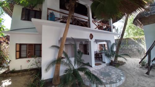 Bangunan di mana terletaknya rumah tamu ini