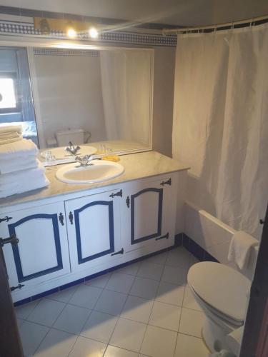 a bathroom with a sink and a mirror and a toilet at Navila Numero 1 in Ibiza Town