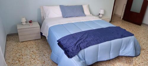 a blue and white bed in a bedroom at Viviana in Naples