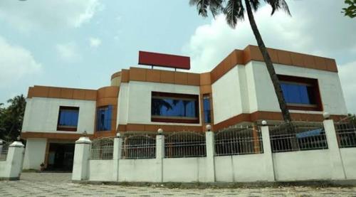 a building with a fence in front of it at Hotel kadambari in Kāladi