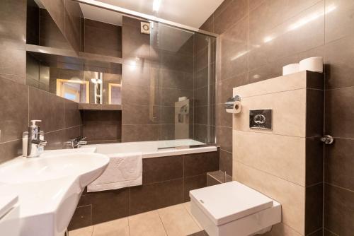 Kúpeľňa v ubytovaní Apartamenty Zeta Park w centrum Ustronia - Dream Apart
