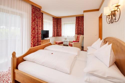 Postel nebo postele na pokoji v ubytování Hotel Edenlehen