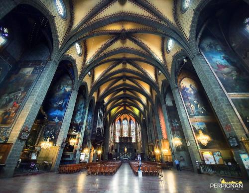 a large church with paintings on the ceilings and chairs at ibis budget Perpignan Centre Rénové en 2025 in Perpignan
