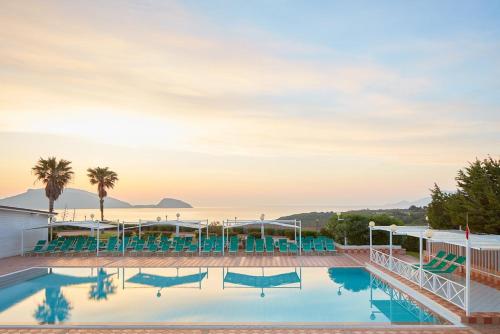 Bazén v ubytování Hotel Baia Aranzos nebo v jeho okolí