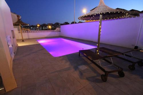 Bazén v ubytování 5 Bedroom, Luxury Villa - Heated Pool nebo v jeho okolí