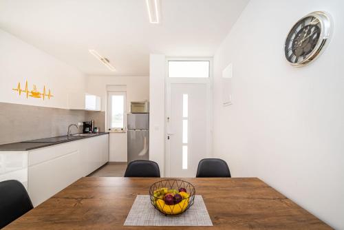 Kuchyň nebo kuchyňský kout v ubytování Appartments Kosamiri nahe Zadar