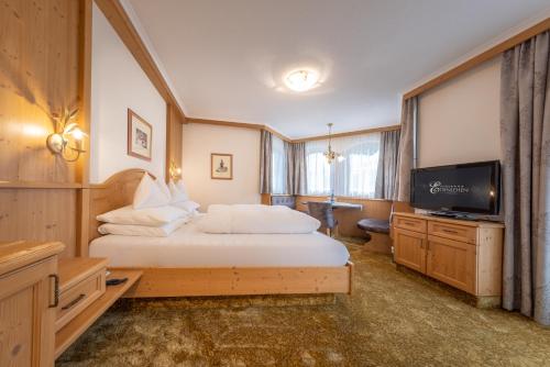 TV a/nebo společenská místnost v ubytování Hotel Edenlehen
