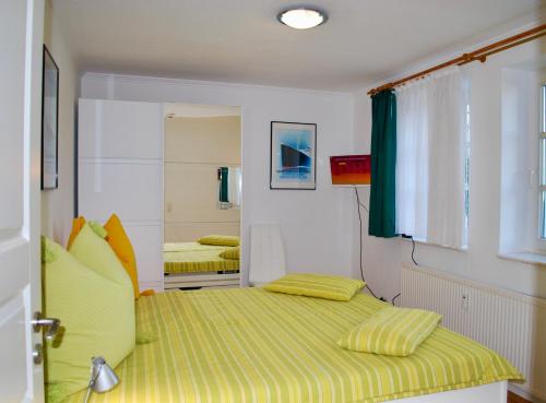バンシンにあるVineta-App-01の小さなベッドルーム(ベッド2台、窓付)