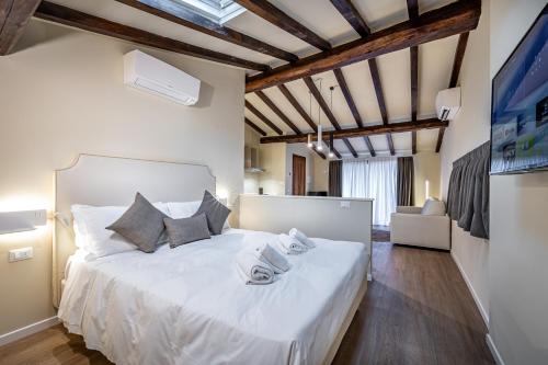 Ένα ή περισσότερα κρεβάτια σε δωμάτιο στο Garibaldi Luxury apartments